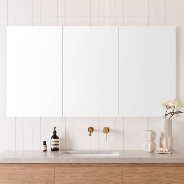ADP Glacier Pro white shaving cabinet, 3-door rectangular mirror cabinet above a bathroom vanity