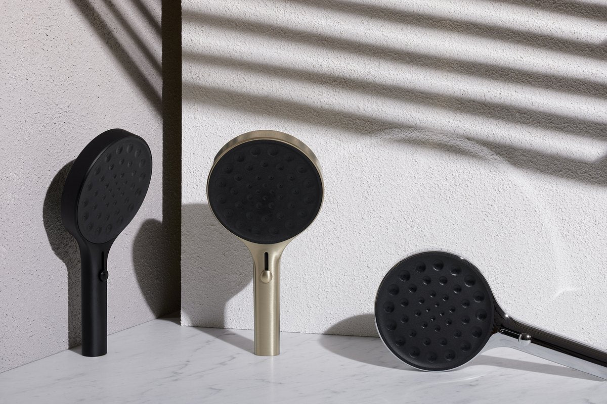 Hand showers in black, brushed brass and chrome
